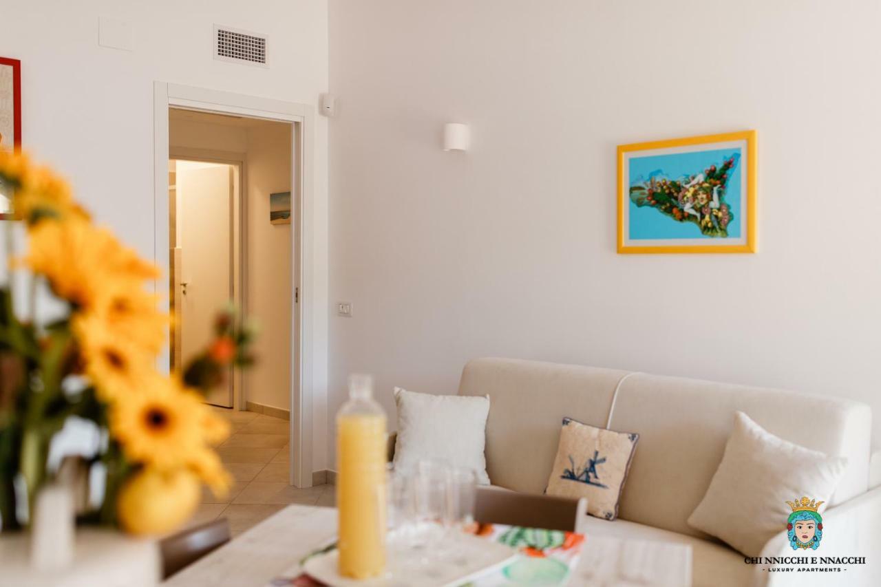 Chi Nnicchi E Nnacchi - Luxury * Milazzo